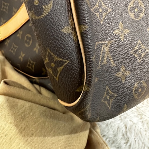 Louis Vuitton Keepall Bandoulière 50 - Picture 10 of 16